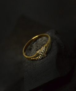 Alternative view of Light Weight Vieira Ring