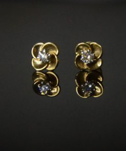 Stud Gleaming Circlet Flower