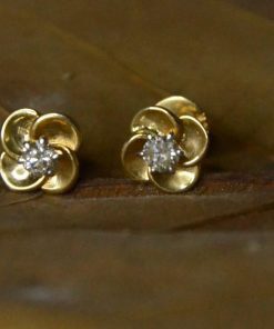 Alternative view of Stud Gleaming Circlet Flower