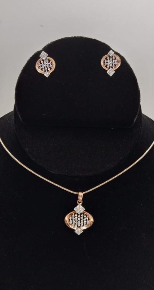 Pretty Charming Look Pendant-Set