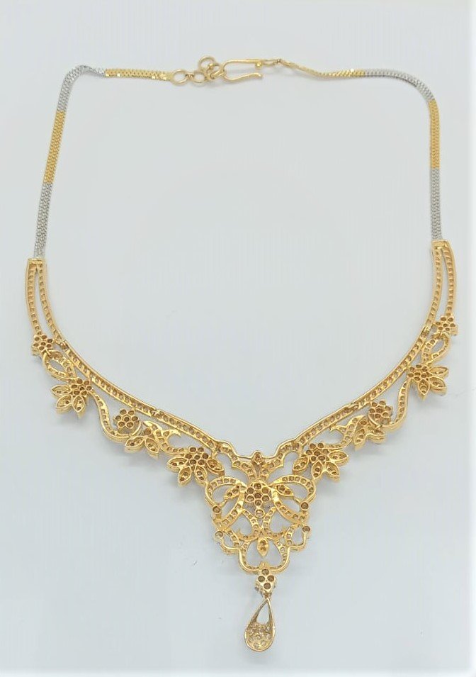 The Tulip Paradise Diamond Necklace-Set - Image 4