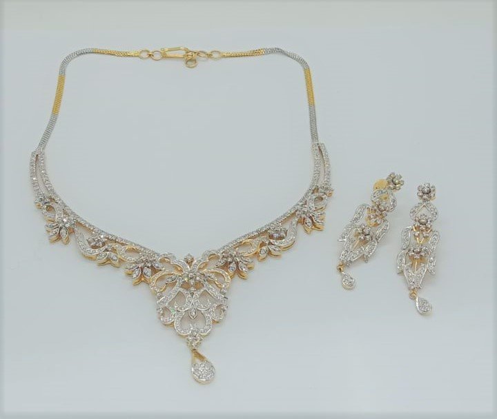 The Tulip Paradise Diamond Necklace-Set - Image 2