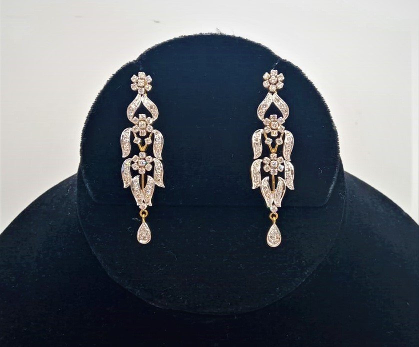 The Tulip Paradise Diamond Necklace-Set - Image 3