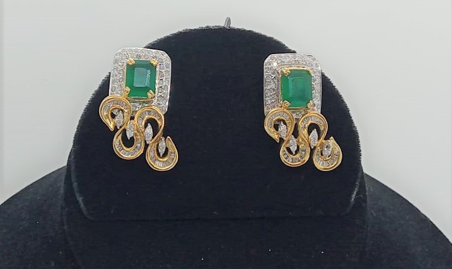 14K Gold Natural Round And Baguette Diamond Pendant Set - Image 5